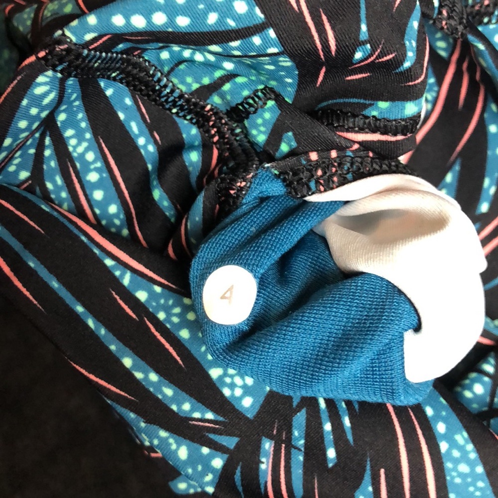 Lululemon Luxtreme Wunder Under HR Size 4 - Picture 7 of 10